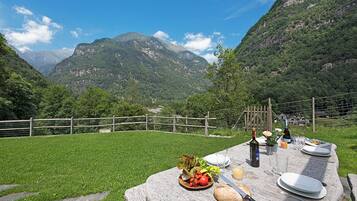 Tempat makan outdoor