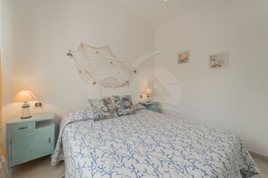 2 Schlafzimmer, Bügeleisen/Bügelbrett