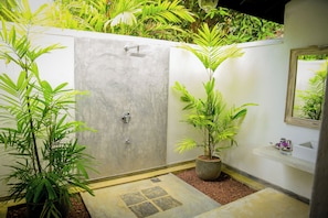 デラックス ルーム クイーンベッド 1 台 | バスルーム | タオル