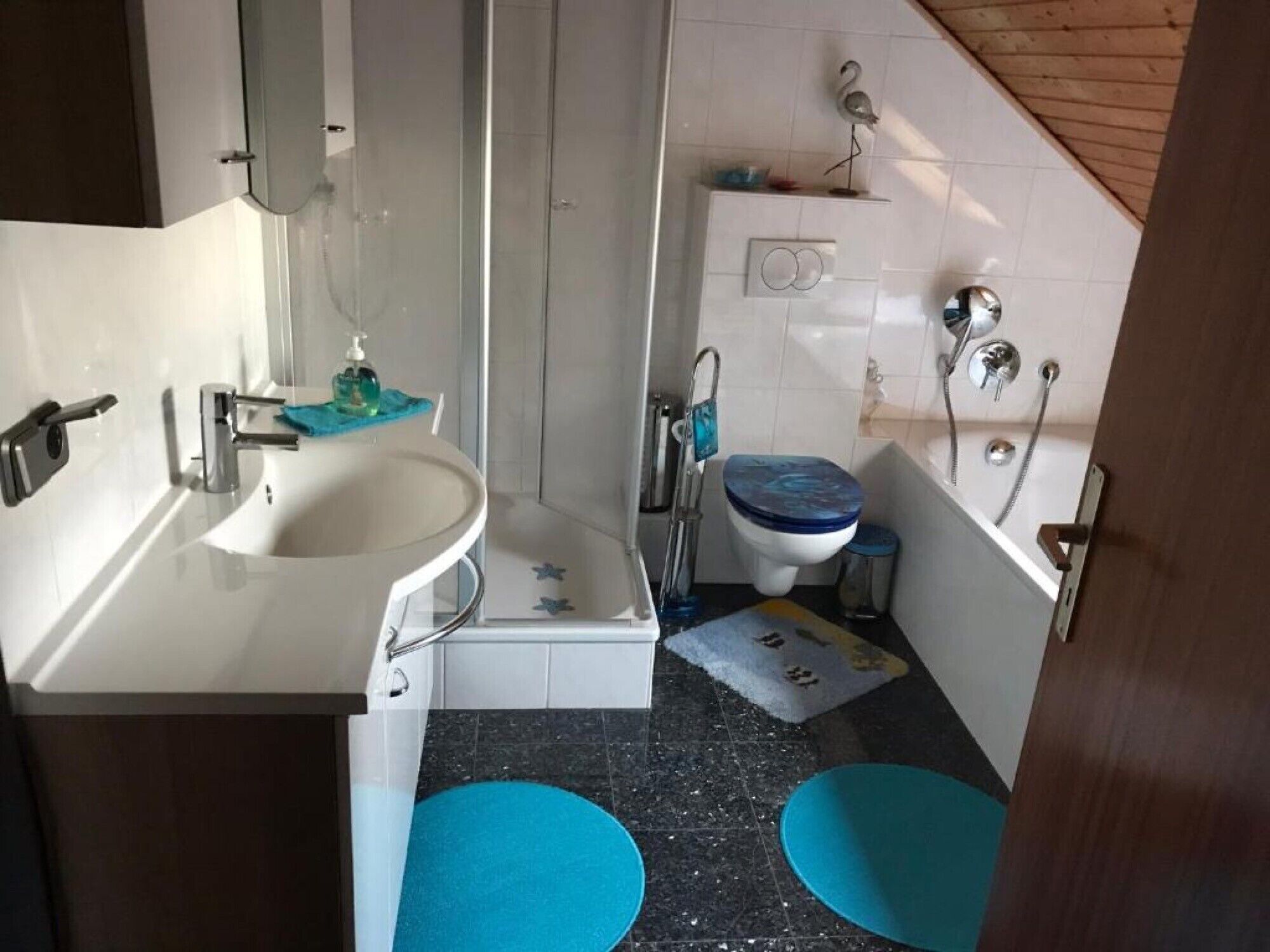 Bruser, hårtørrer, håndklæder