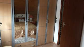 1 soverom, strykejern/-brett, wi-fi (inkludert) og sengetøy