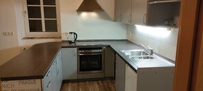 Fridge, oven, stovetop, electric kettle - Apartment 'Käfer' with Wi-Fi (Waldbrunn)