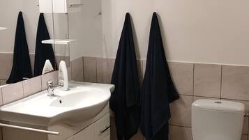 Douche, serviettes fournies