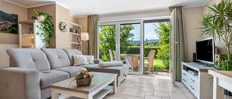 TV, lettore DVD, impianto stereo