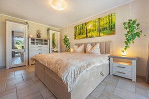 1 bedroom, iron/ironing board, free WiFi, bed sheets - Holiday Apartment "Fasse" with Private Terrace and Wi-Fi (Uslar)