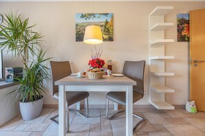 Dining - Holiday Apartment "Fasse" with Private Terrace and Wi-Fi (Uslar)