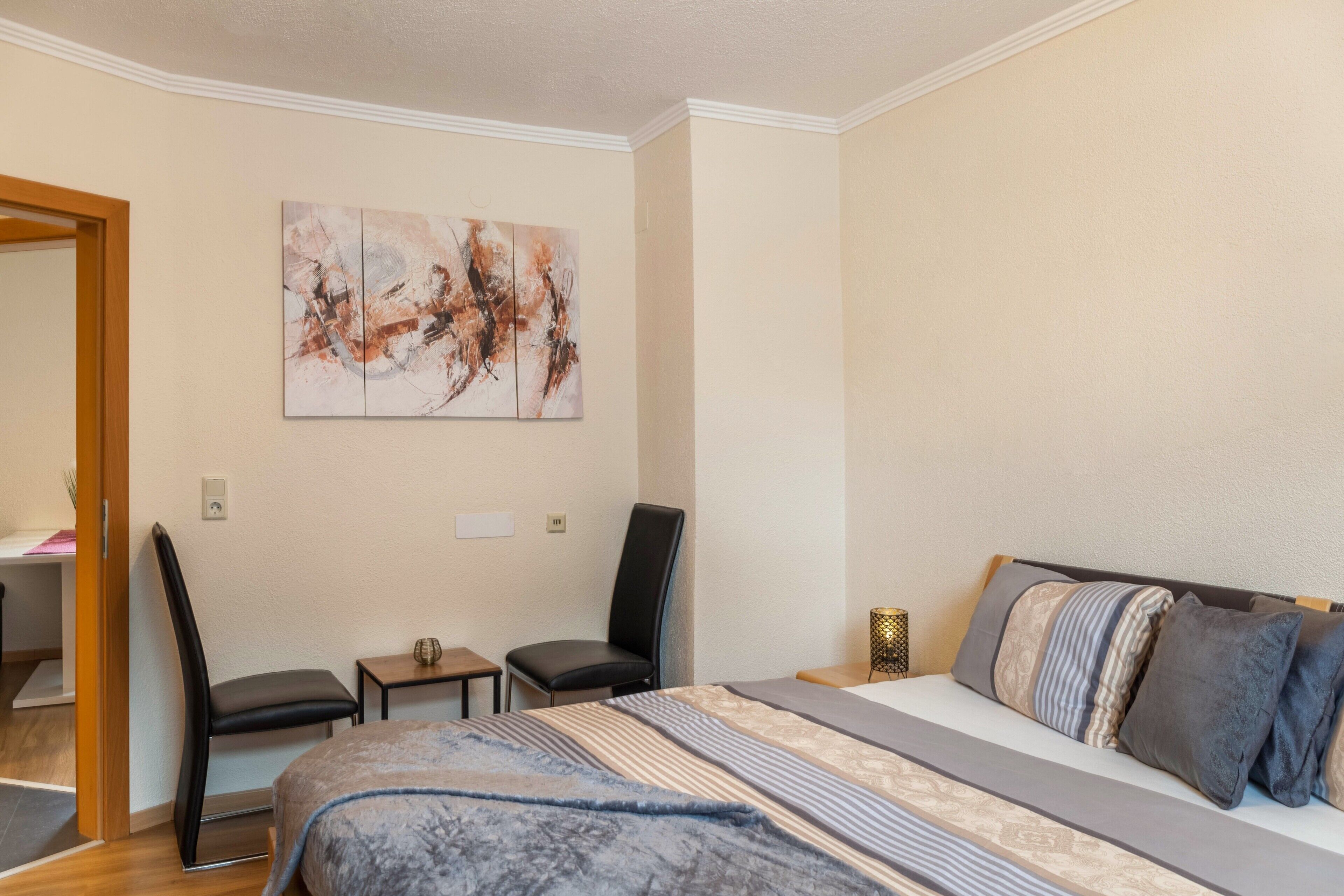 2 多间卧室、免费 WiFi、床单