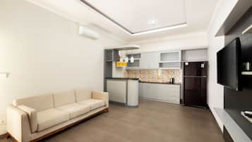 Family Suite | Living area | 32-inch flat-screen TV with satellite channels