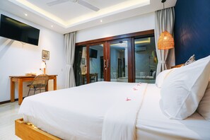 Familievilla, 3 soverom, privat basseng, hageutsikt | 3 soverom, memory foam-senger og minibarvarer (inkludert)