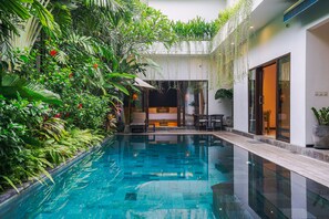 Outdoor pool - Frangipani Villa Jingga at Berawa (Canggu)