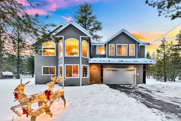 Exterior - Lake Tahoe Ski Base Camp: National Forest Land, Hot Tub, Pool Table, Pet Friendly (South Lake Tahoe)