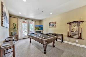 Games room - Tahoe Basecamp: National Forest+River, Hot Tub, AC (South Lake Tahoe)