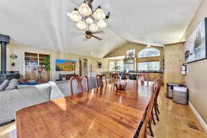 Dining - Lake Tahoe Ski Base Camp: National Forest Land, Hot Tub, Pool Table, Pet Friendly (South Lake Tahoe)