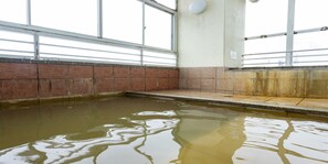 Un sauna, aguas termales/minerales