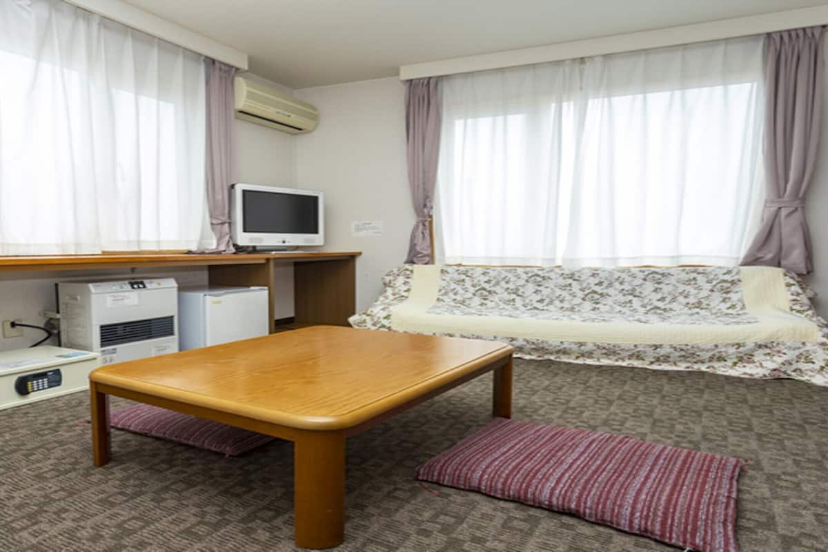 Superior Western Room, Non Smoking | 1 bedroom, free WiFi