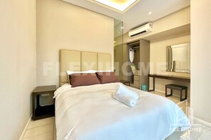 Basic Studio Suite, 1 Queen Bed, Non Smoking, Bathtub | Individually decorated, individually furnished, desk, laptop workspace