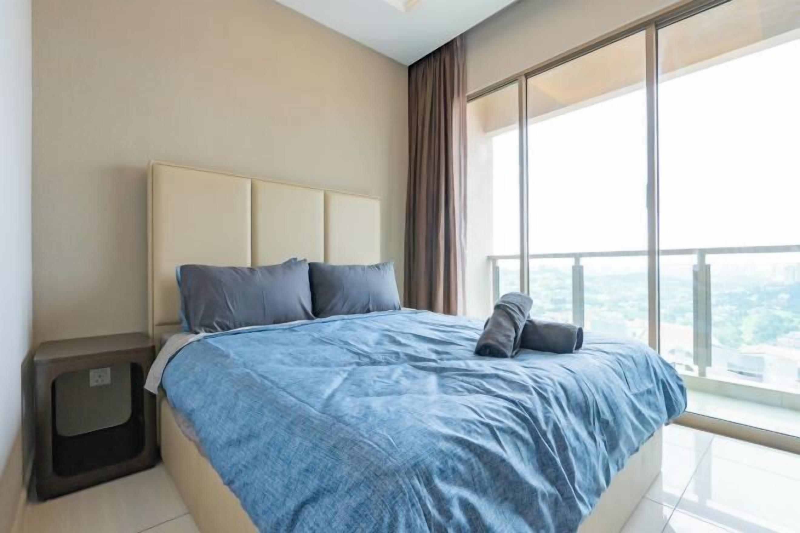 ห้องพักตกแต่งอย่างมีเอกลักษณ์, ตกแต่งพิเศษโดยเฉพาะ, โต๊ะทำงาน