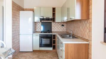 Frigorifero, forno, pentole/stoviglie/utensili