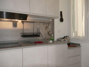 Kühlschrank, Ofen, Geschirrspüler, Toaster