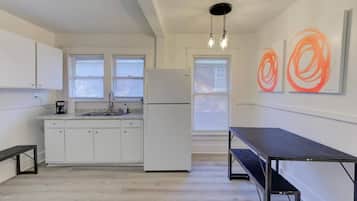 KylskÄp, mikrovÄgsugn, ugn och spishÀll