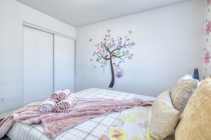 Design Villa | Free WiFi, bed sheets