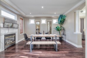 In-room dining - Ajax Suites (Ajax)