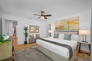 7 室のベッドルーム、デスク、アイロン / アイロン台、WiFi (無料)