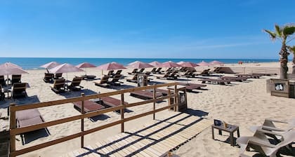 Villa Le Cantagril: Découvrez ses espaces atmosphériques, ses vues magnifiques et sa piscine accueillante.