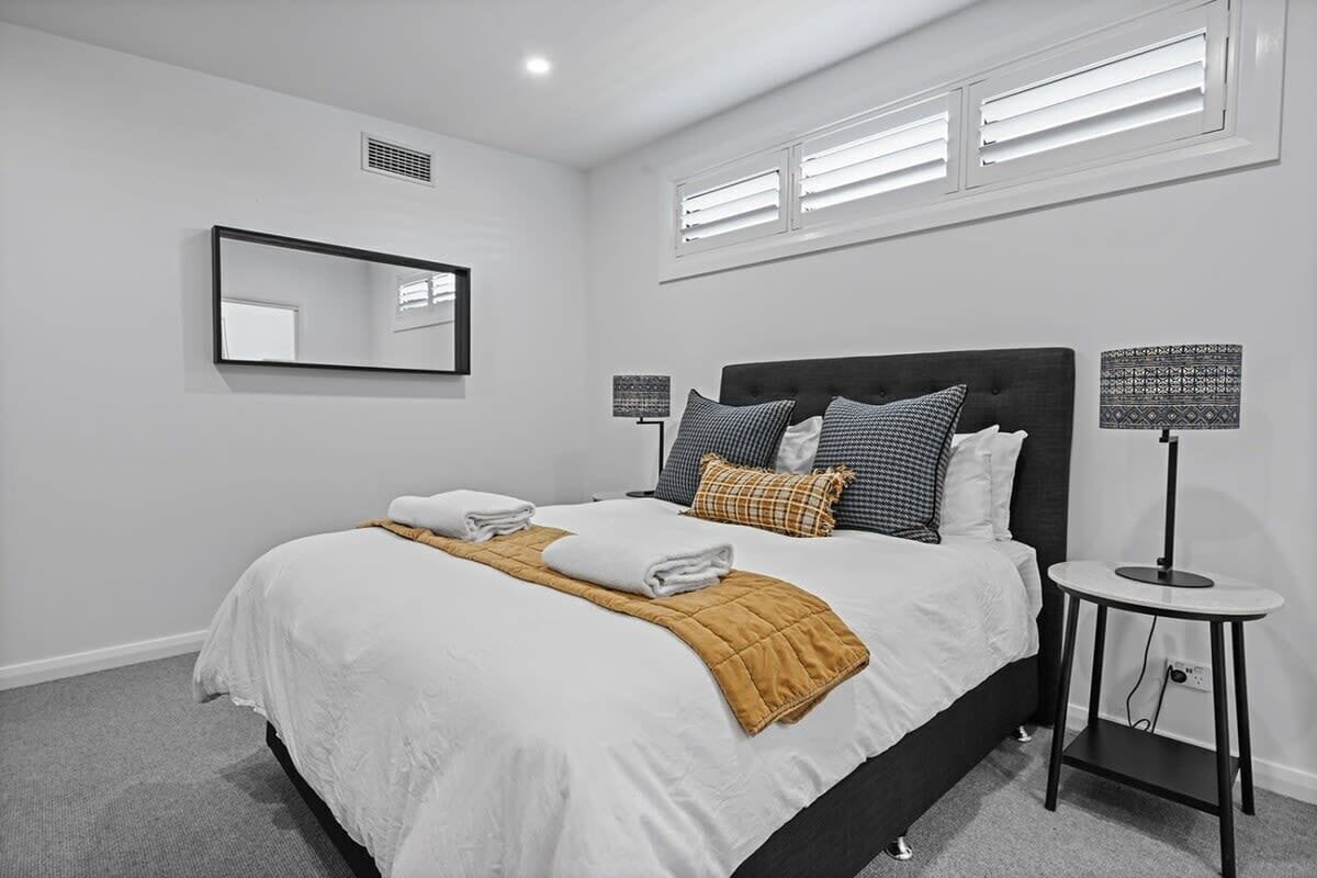 3 bedrooms, desk, iron/ironing board, travel cot