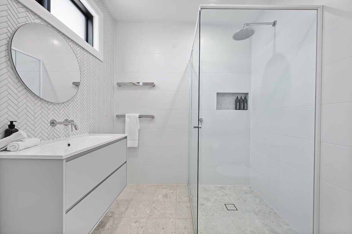 Shower, hair dryer, towels, shampoo