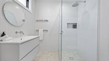 Shower, hair dryer, towels, shampoo
