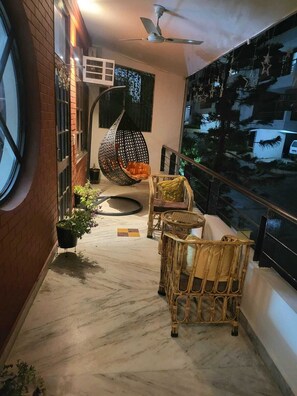 Interior - Tranquil Riverside Elegance: Luxury Retreat with Captivating Views by the Ganges (Rishikesh)