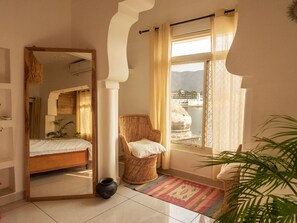 1 bedroom, WiFi, bed sheets - Cozy & Private Lakeview Studio in Pushkar Center (Rajasthan)