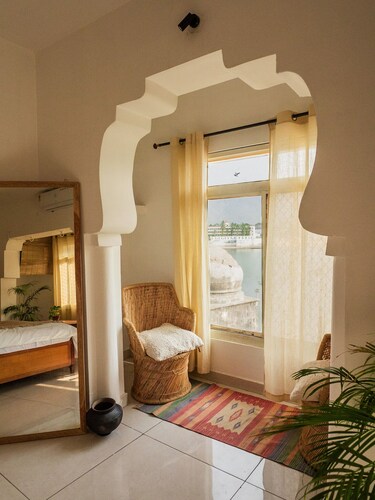 Cozy & Private Lakeview Studio in Pushkar Center