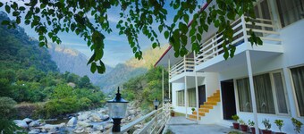 Nature Sprint Resort By The River