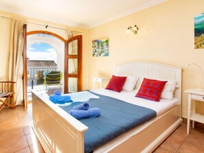 2 Schlafzimmer, Schreibtisch, Bügeleisen/Bügelbrett, WLAN