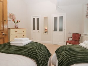 4 camere, con stile personalizzato, con arredamento individuale