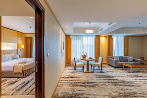 Interior - 5 minutes to the metro! 2 Bedroom Serviced Hotel Apartment, All Bills Included. (دبي)