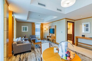 Smart TV, video games - 5 minutes to the metro! 2 Bedroom Serviced Hotel Apartment, All Bills Included. (دبي)