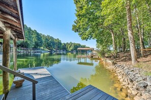 Property grounds - Little Slice of Heaven- SML retreat with a firepit and kayaks for everyone to enjoy. (Moneta)
