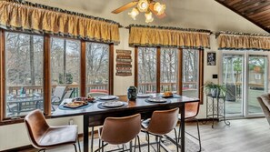 Dining - Little Slice of Heaven- SML retreat with a firepit and kayaks for everyone to enjoy. (Moneta)