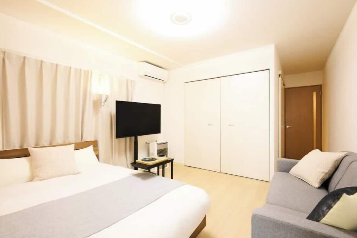 Premium bedding, down comforters, free WiFi, bed sheets