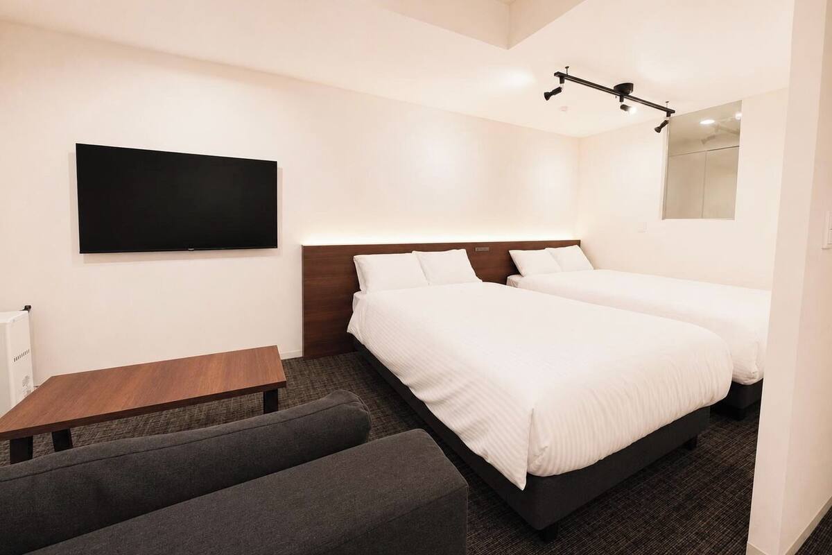 双床房 | 熨斗/熨衣板、免费 WiFi、床单