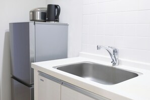 大型雪櫃/冰箱、微波爐、爐具、電熱水壺