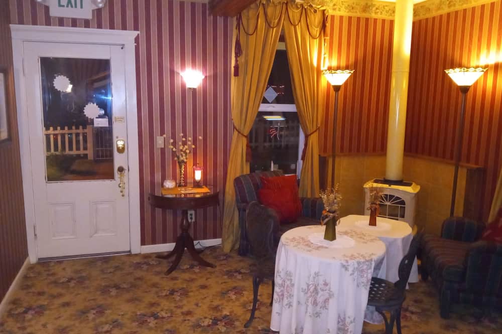 All Season's Groveland Inn