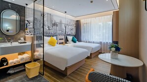Superior Double or Twin Room | Minibar (some free items), desk, laptop workspace, WiFi (free) - Yee Wo Hotel (Guangzhou)