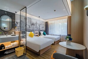 Superior-værelse med dobbeltseng eller 2 enkeltsenge | Gratis produkter i minibaren, skrivebord