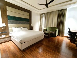 客房内保险箱、熨斗/熨板、免费 WiFi