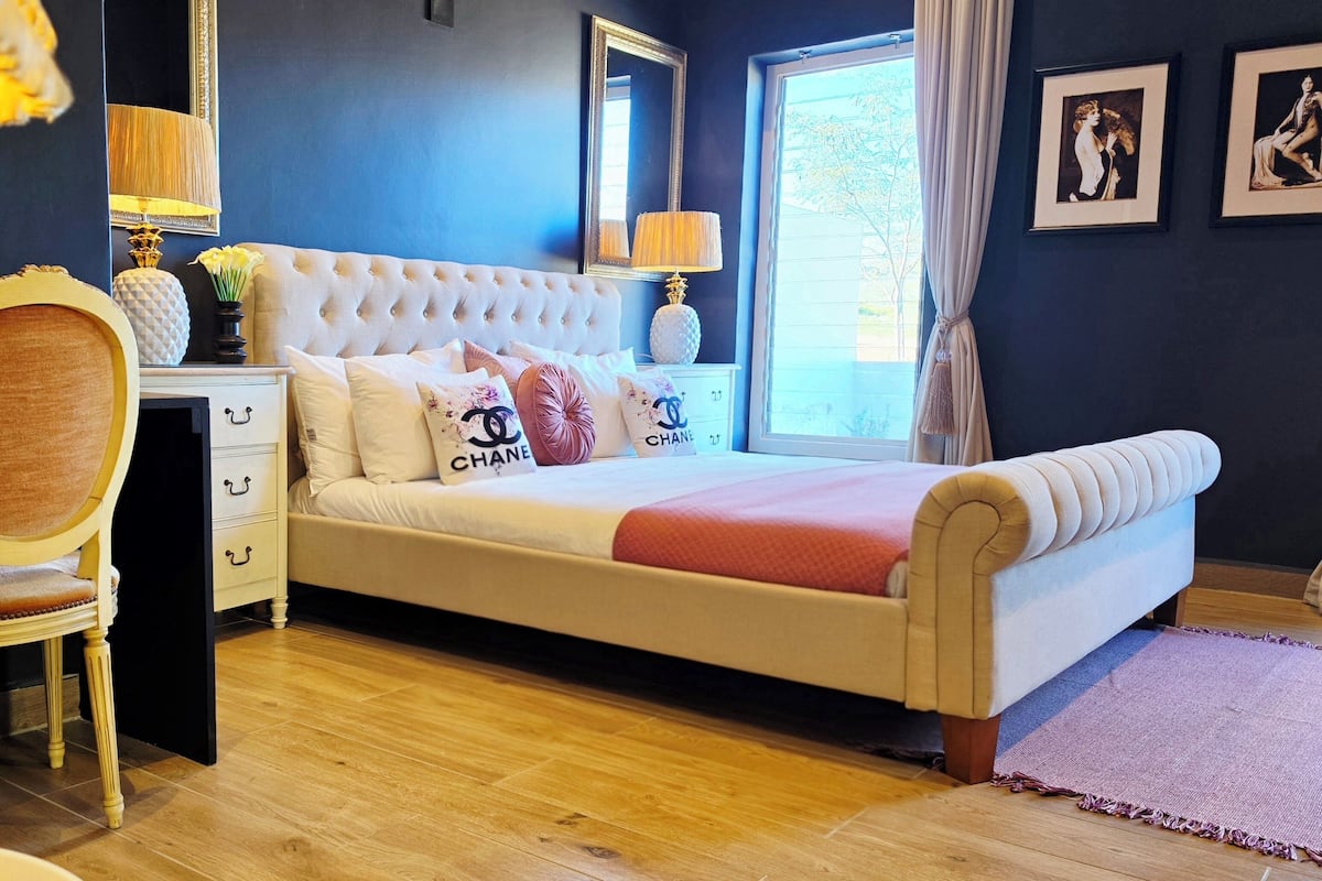 Romantic Room | Tempur-Pedic beds, minibar, in-room safe, laptop workspace