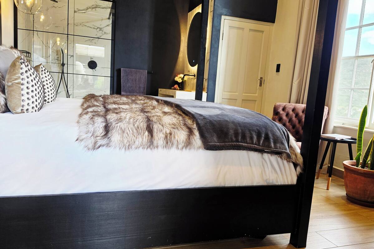 Chambre Deluxe double | Lit avec matelas Tempur-Pedic, minibar, coffre-fort, décor unique